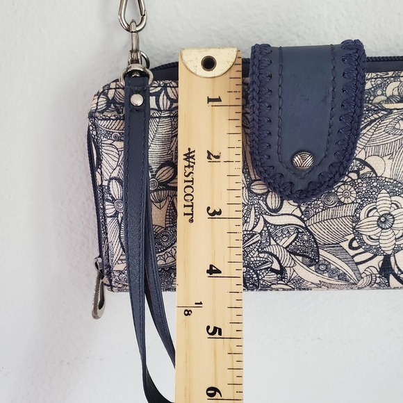 Sakroots Crossbody Bag Womens Floral Print Wallet Purse Convertible Zip Organize - Picture 5 of 8
